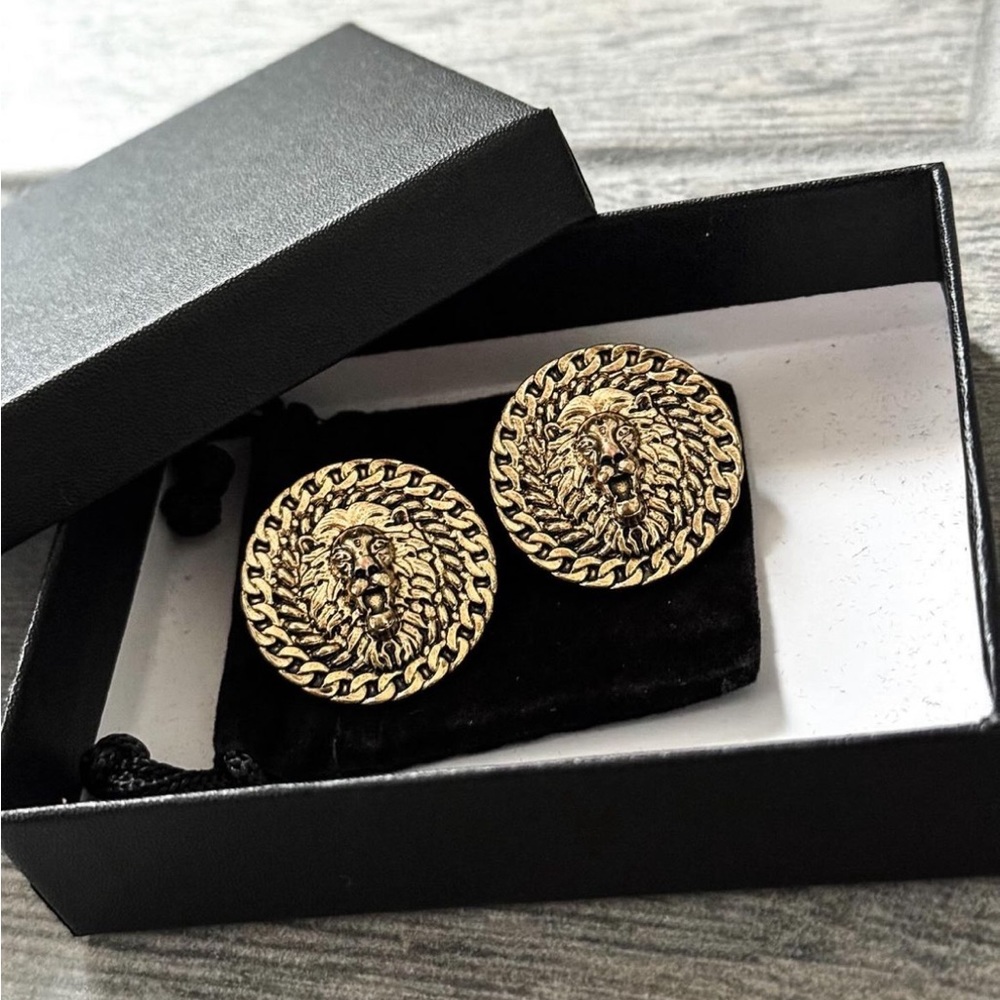 Lion Majesty studs
